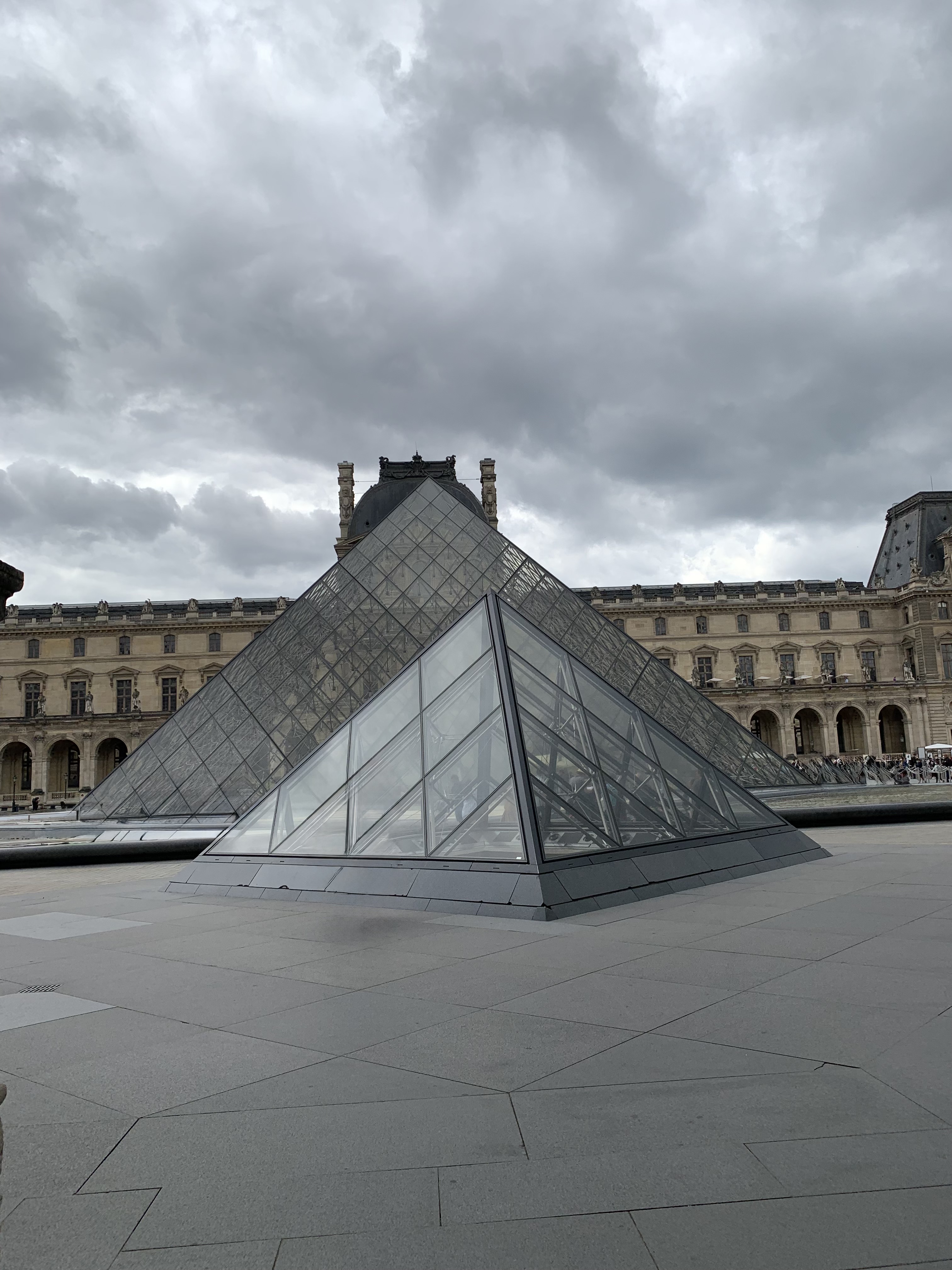 Pyramide du Louvre