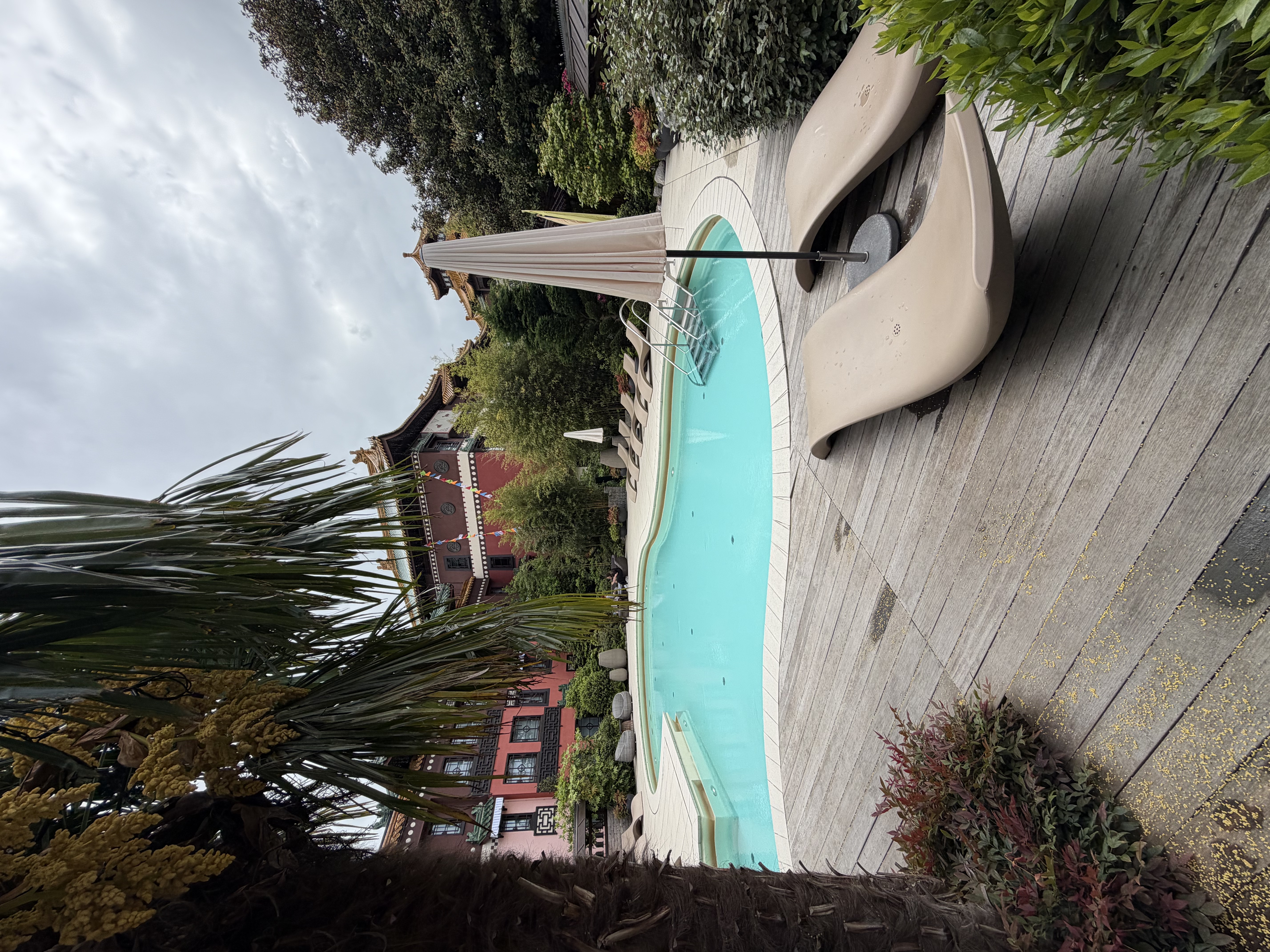 Piscine hôtel Ling Bao